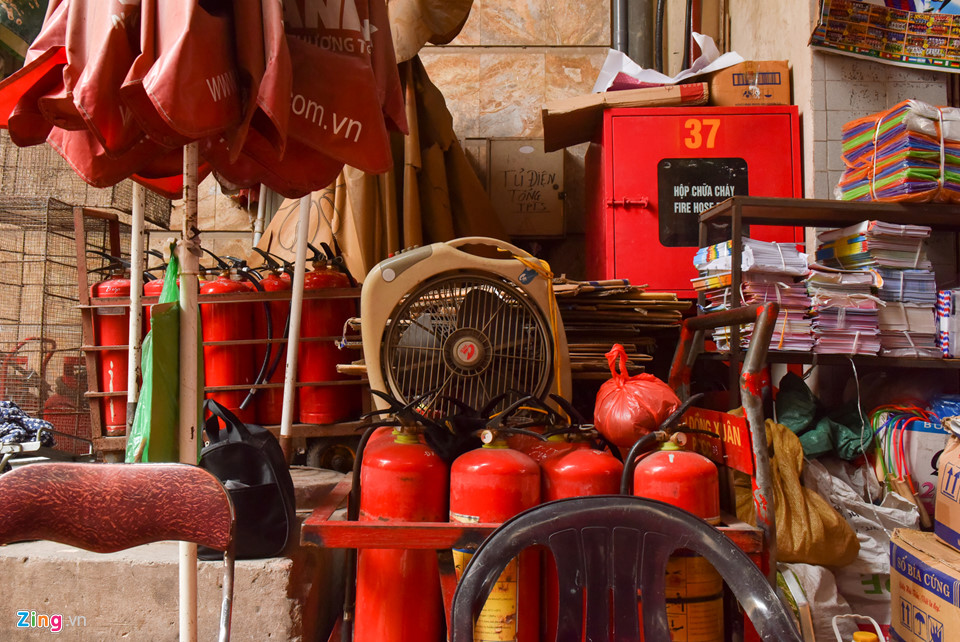 Cảnh nhếch nhác, xuống cấp ở chợ Đồng Xuân